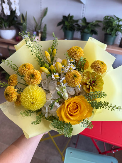 Golden Hour – Seasonal Bouquet